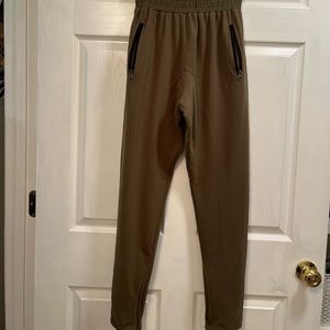 Ouber work out better size M green color 95 % cotton 5% elastic